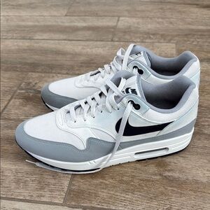 Nike Men's Air Max White and Gray Sneakers
